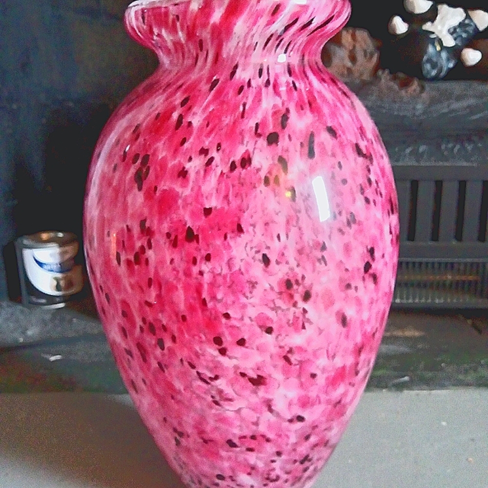 Decorative glass vase - color is pink